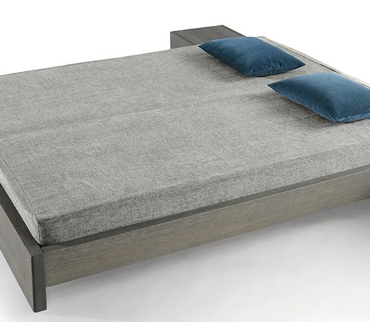 Bed in hout